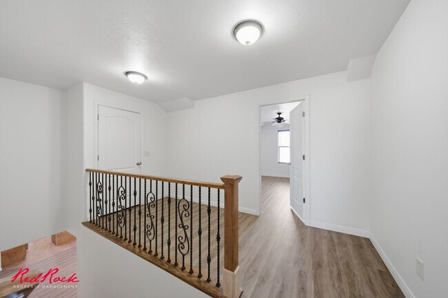 Building Photo - 3304 W Palomar