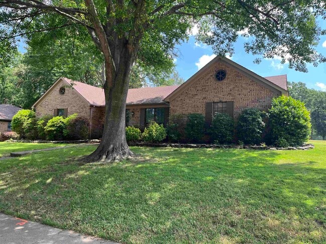 Building Photo - 1800 Allenby Rd