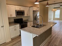 Building Photo - 108 Appleoak Ave