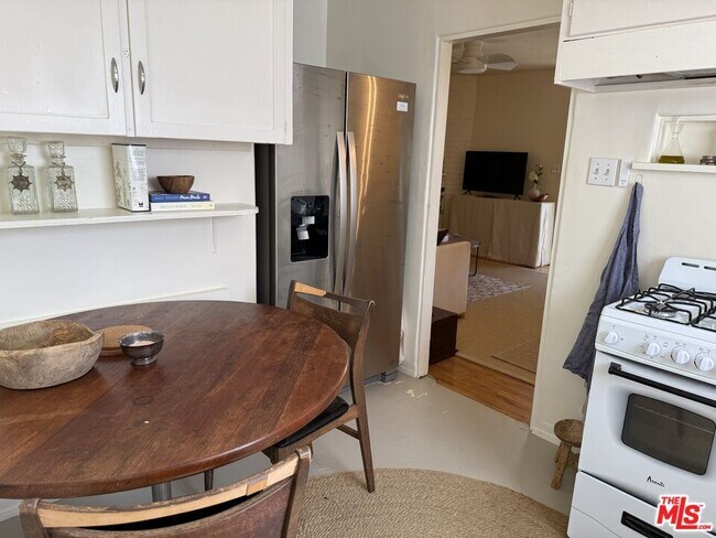 Building Photo - 314 W Aliso St