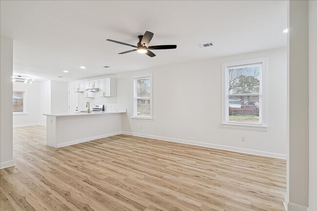 Building Photo - 5186 Broken Oak Dr