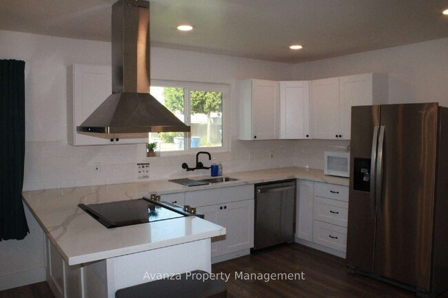Building Photo - Home for Rent 4 Bed/3 Bath - 1,791 Sq Ft. Rent: $2,595/month Security Deposit: $2,695 Bullard Hig...
