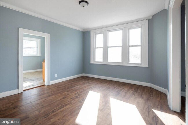 Building Photo - 851 S 57th St