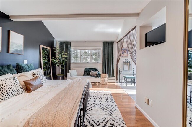 Building Photo - 441 Burlingham Rd