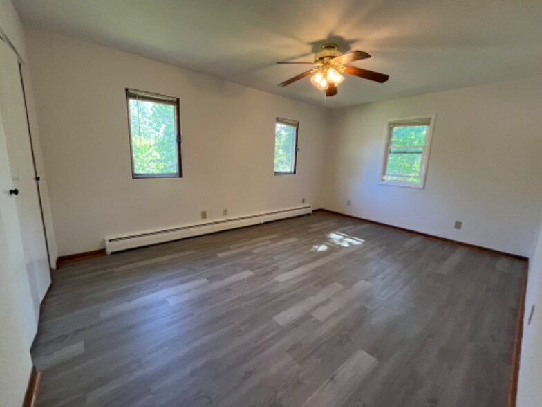 Building Photo - 430 Ironton St NE