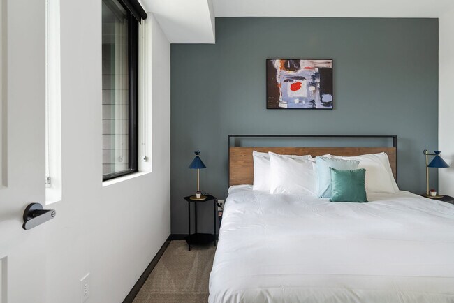 Building Photo - 423 E Michigan St