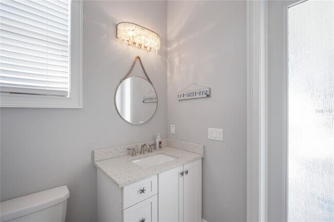 Building Photo - 718 Pinckney Dr