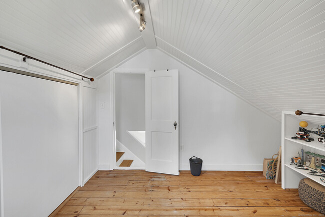 Building Photo - 27 Willowbrook Pl