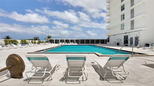 Building Photo - 5601 Collins Ave