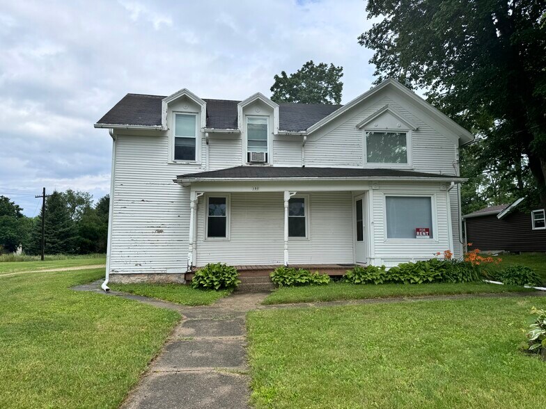 Building Photo - 180 Martin St