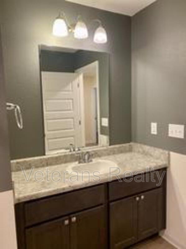 Building Photo - 8 Periwinkle Ln
