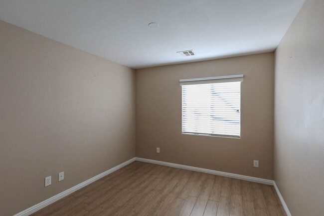 Building Photo - Single Story 3 Bedroom Home In Southwest G...