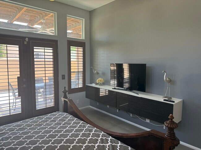Building Photo - 54610 Avenida Alvarado