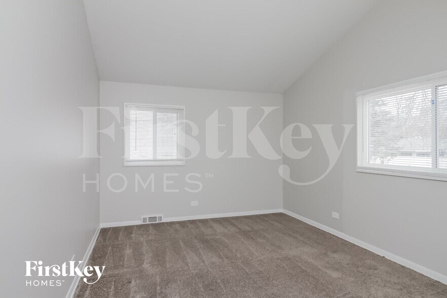Building Photo - 15138 Meadow Ln