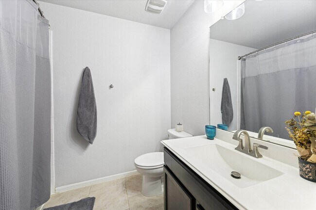 Building Photo - 3018 Village Creek Dr