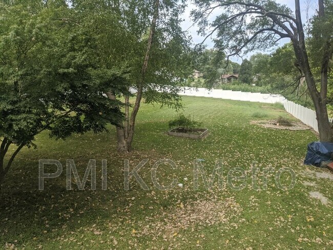 Building Photo - 16008 E T C Lea Rd