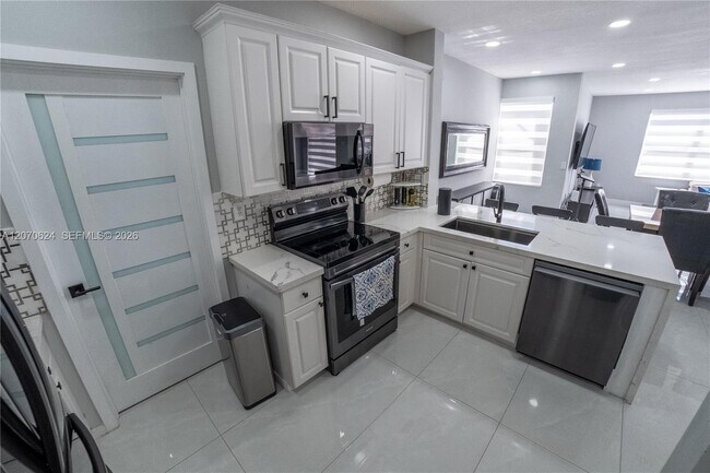 Building Photo - 7333 NW 113th Ct