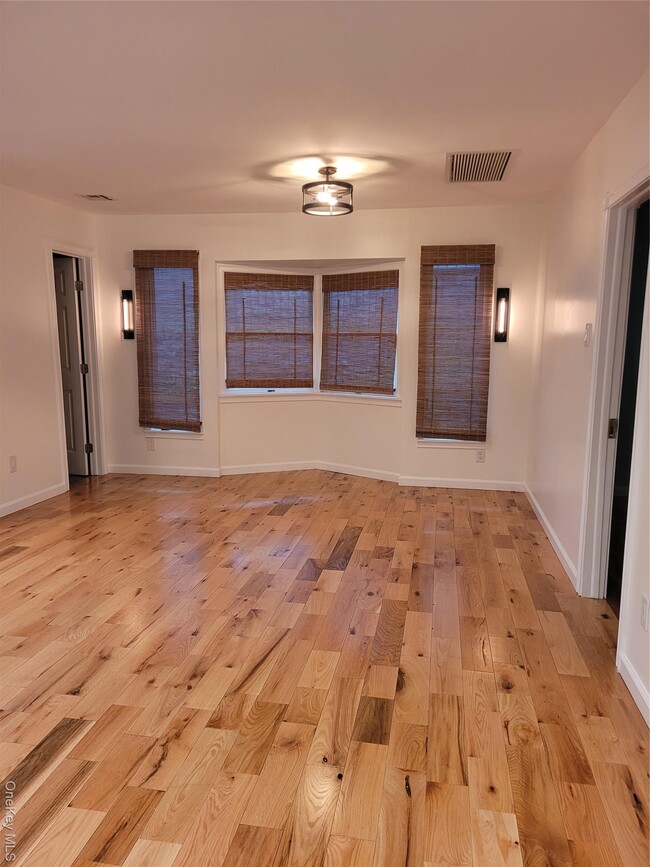 Building Photo - 31 Apricot Rd