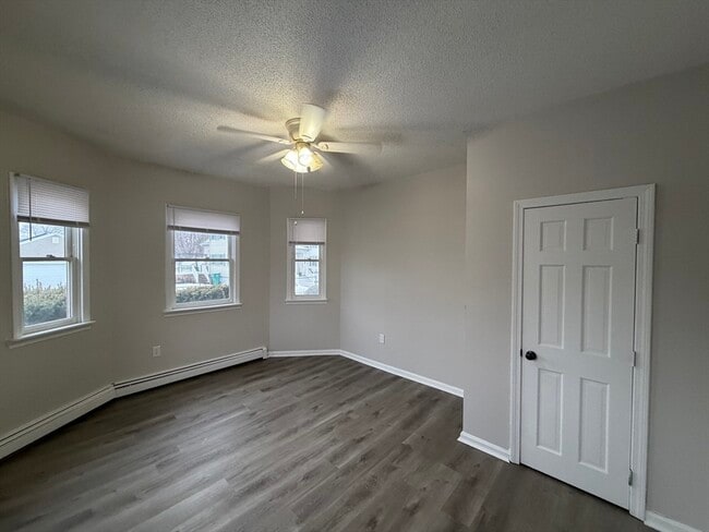 Building Photo - 137 Midland St