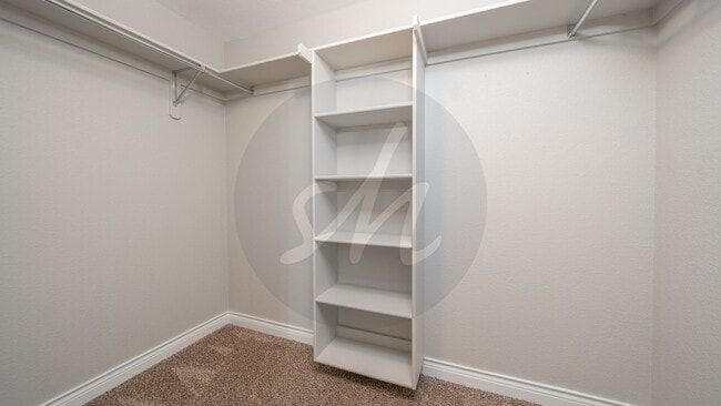 Building Photo - Modern Comfort and Functional Space