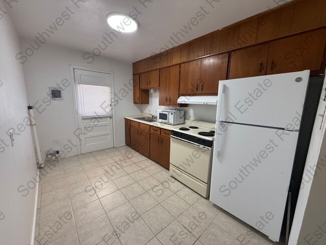 Building Photo - Cute 2 bedroom 1 bath