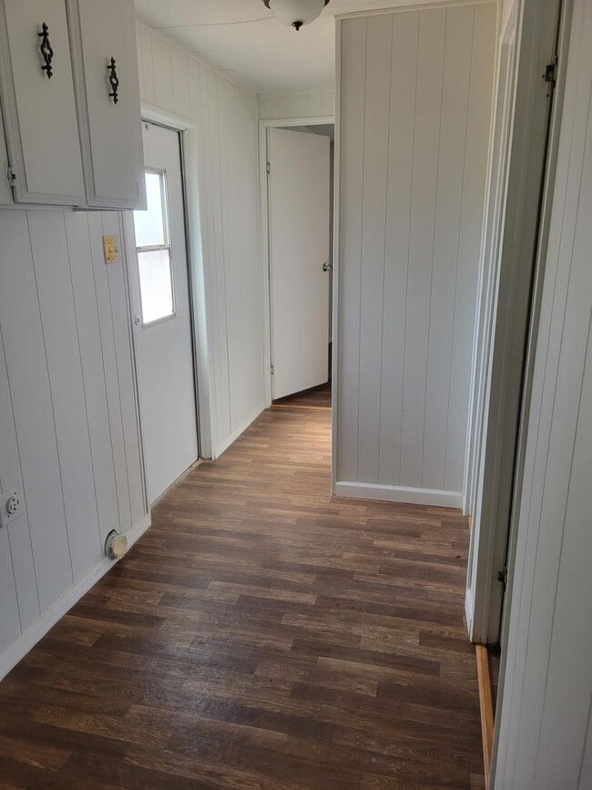 Building Photo - 3 Bed 2 Bath