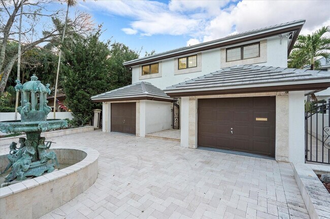 Building Photo - 1421 Ponce de Leon Dr