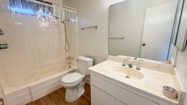 Building Photo - Move-In Ready 3-Bedroom with Pool / Lawn and Pool Service Included!