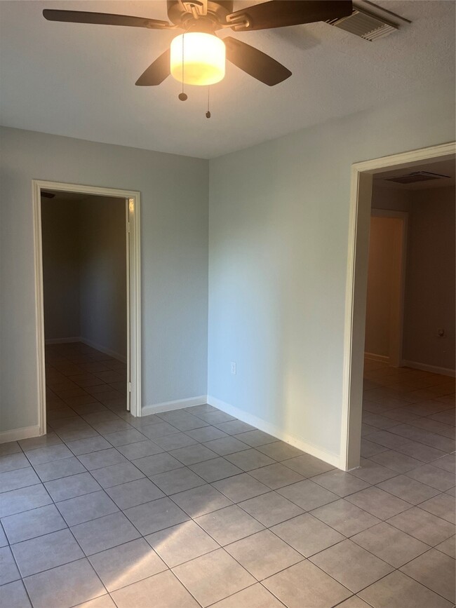 Building Photo - 10414 Norvic St