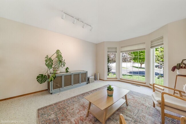 Building Photo - For Rent: Beautiful 3 Bed, 3 Bath Home in Desirable Eagle Ridge