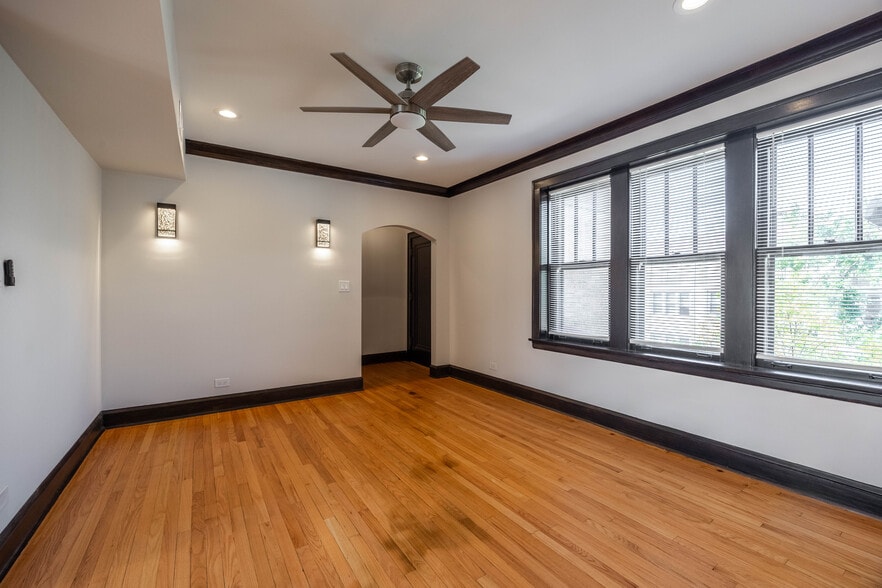 Building Photo - 6409 N Talman Ave