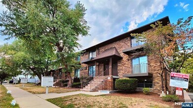 Building Photo - 8 Sewall Ave