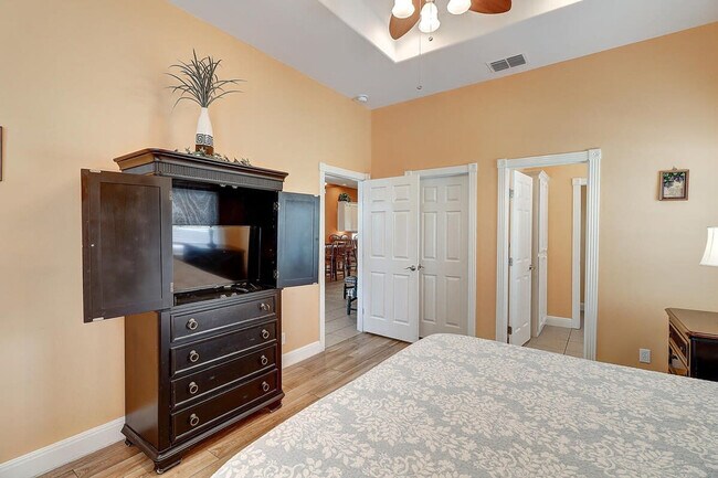 Building Photo - 140 Royal Sands Blvd