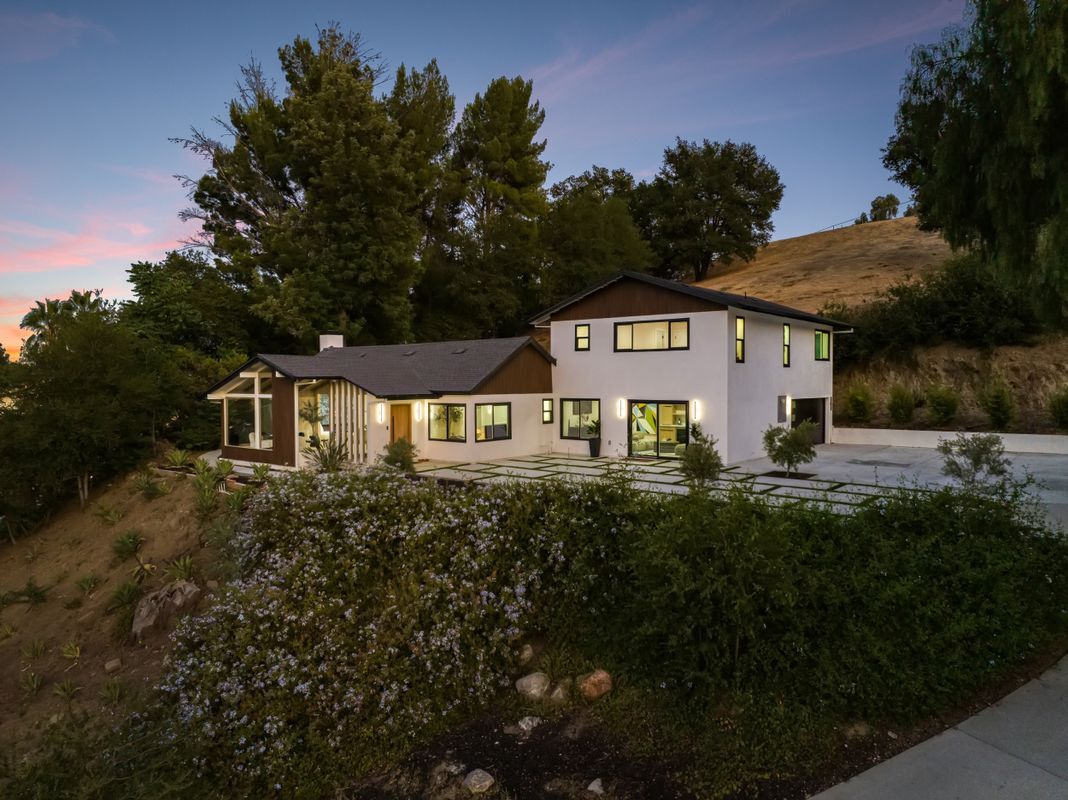 Building Photo - 9425 Gierson Ave