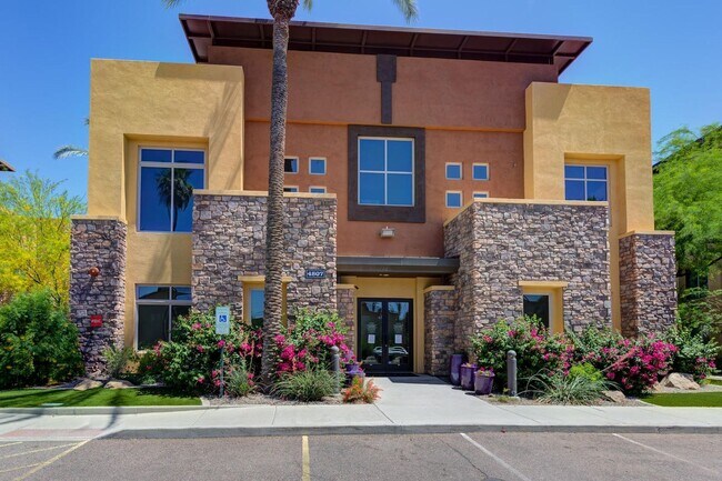 Building Photo - 4803 N Woodmere Fairway