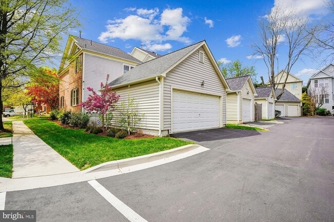 Building Photo - 217 Highland Ridge Ave