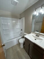 Building Photo - 400 Rainbow Dr