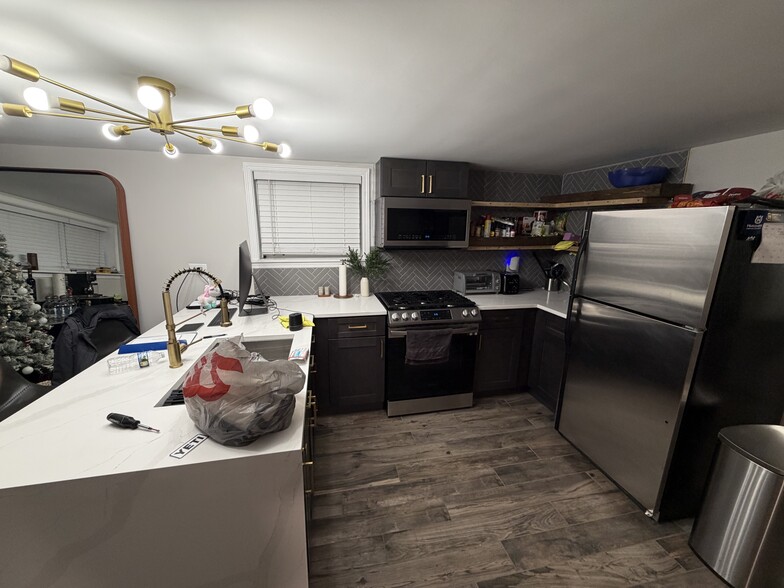 Building Photo - 6022 S Komensky Ave