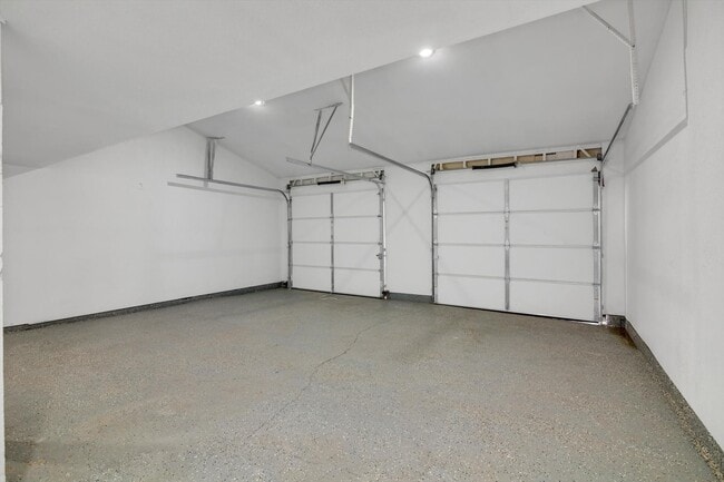 Building Photo - 1231 Oregon St