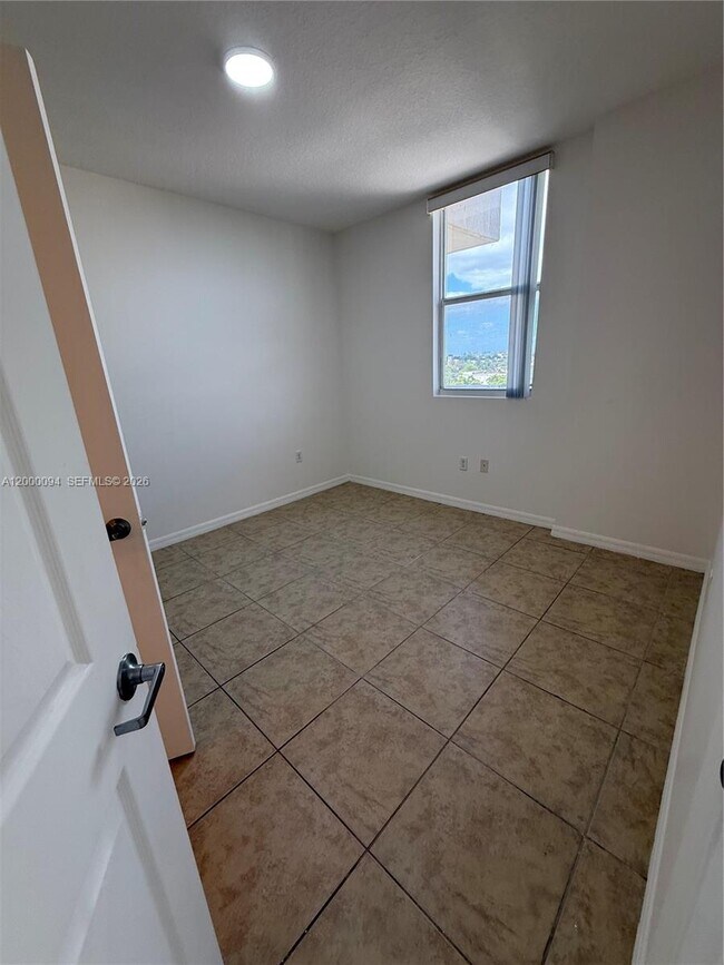 Building Photo - 119 SW 6th Ave