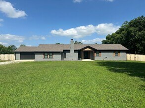 Building Photo - Welcome to country living with a fresh, modern twist.