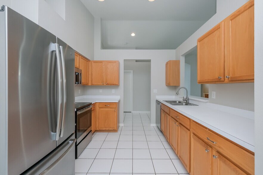 Building Photo - 927 Ridge Haven Dr