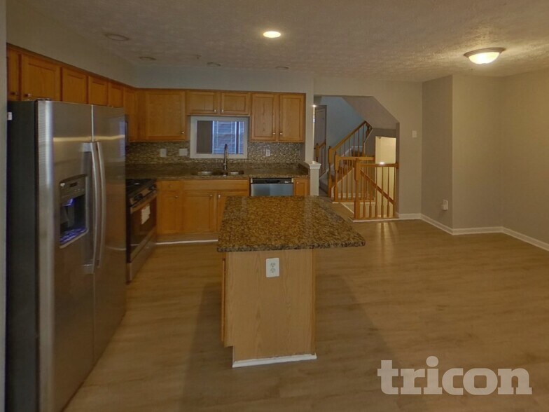 Building Photo - 9845 Bayline Cir