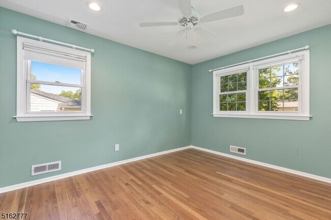 Building Photo - 27 Glenbrook Rd