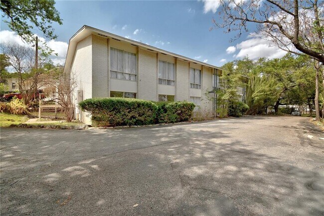 Building Photo - 5320 Balcones Dr