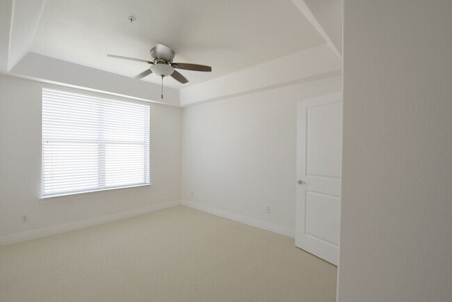 Building Photo - Centennial Condo for Rent! Outdoor Pool an...