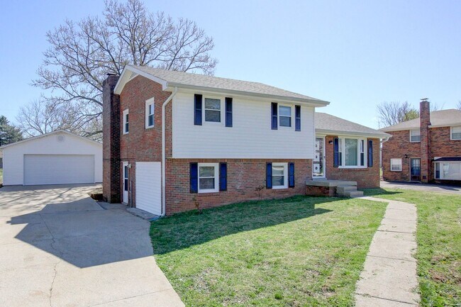 Building Photo - Four Bedroom with Bonus Room and a detache...