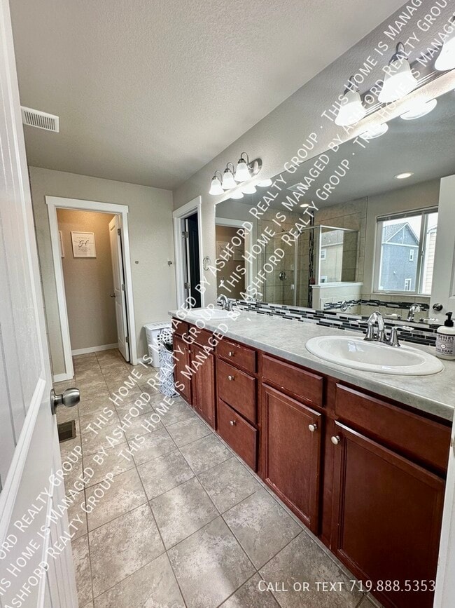 Building Photo - 7772 Wagonwood Pl