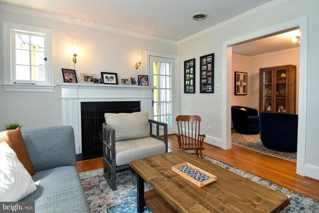 Building Photo - Discover exceptional comfort and timeless style in this beautifully updated single family residen...