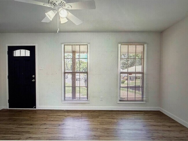 Building Photo - 4838 Shayne Ln